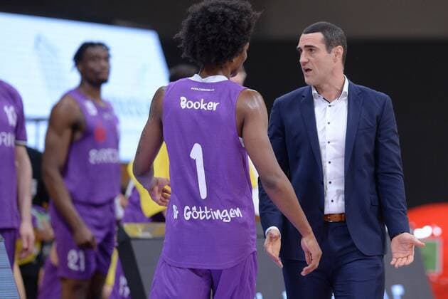 Roel Moors coach, head coach BG Goettingen R and Dieshuan Booker NR 1 , Basketball, Bundesliga, BBL, BG Goettingen Skyliners Frankfurt, 07 03 2021, BG Goettingen Skyliners Frankfurt, Basketball, Bundesliga, GER, BBL, 07 03 2021 Goettingen Copyright: xEibner-Pressefotox-xRolandxSippelx