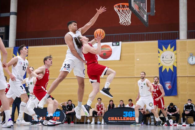 2 Basketball Bundesliga ProB ART Giants Duesseldorf vs RheinStars Koeln, 07 03 2021 Joachim Koschade 21 RheinStars Koeln is blocked by Ben Uzoma 25 ART Giants Duesseldorf 2 Basketball Bundesliga ProB ART Giants Duesseldorf vs RheinStars Koeln on 07 03 2021, Duesseldorf Copyright: xBEAUTIFULxSPORTS KennyxBeelex