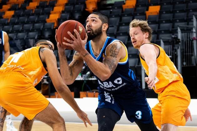 Peyton Siva Alba Berlin 03 , Per Guenther Ratiopharm Ulm 06 GER, Ratiopharm Ulm vs Alba Berlin, easycredit 1 Bundesliga Basketball, 22 matchday, season 2020 21, 07 03 2021 Ratiopharm Ulm vs Alba Berlin, 1 Basketball Bundesliga New Ulm. Copyright: xEibner-Pressefoto RogerxBuerkex EP_EER