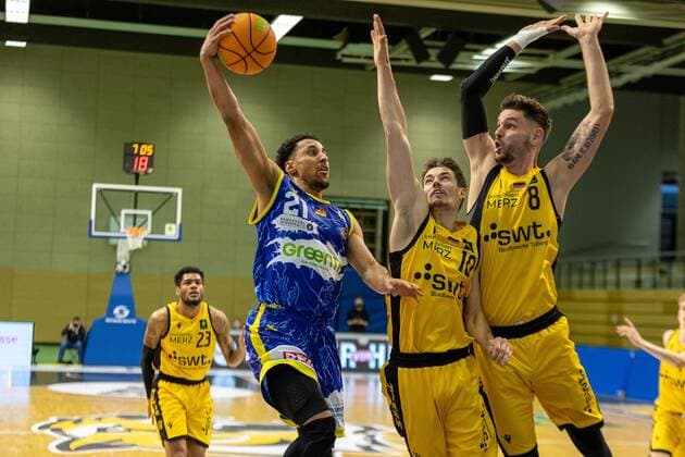 Gianni Otto Tigers Tübingen, 10 , Enosch Wolf Tigers Tübingen, 8 , Joel Sadu Aminu Phoenix Hagen, 21 ¨¨¨Kirchheim Knights vs Tigers Tübingen, 2 Basketball, Bundesliga, Pro A, Barmer 2 Basketball, Spieltag 24, Spielzeit 2020 2021, 05 03 2021, ¨¨Kirchheim Knights Tigers Tübingen, Basketball, 2 Bundesliga, Barmer 2 Basketball, Spieltag 24, Spielzeit 2020 2021, 27 02 2021 Kirchheim. Copyright: xDennisxDuddek xEibnerxPressefotox EP_DDU
