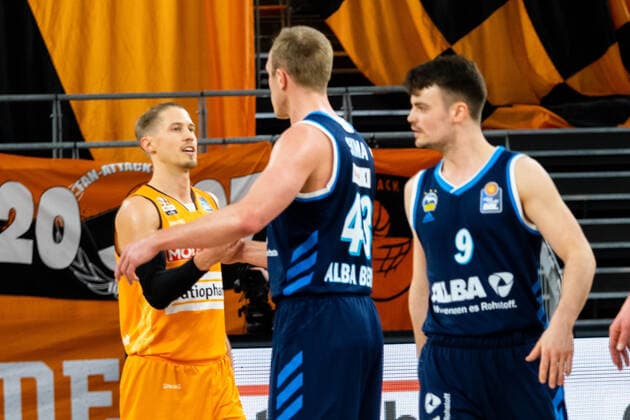Alba Berlin wins in Ulm with 76 84 the glueklichen winners against Ratiopharm Ulm GER, Ratiopharm Ulm vs Alba Berlin, easycredit 1 Bundesliga Basketball, 22 matchday, season 2020 21, 07 03 2021 Ratiopharm Ulm vs Alba Berlin, 1 Basketball Bundesliga New Ulm Copyright: xEibner-Pressefoto RogerxBuerkex EP_EER
