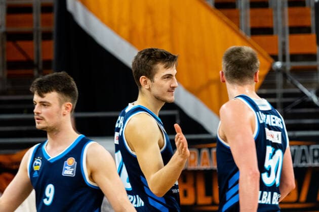 Alba Berlin wins in Ulm with 76 84 the glueklichen winners against Ratiopharm Ulm GER, Ratiopharm Ulm vs Alba Berlin, easycredit 1 Bundesliga Basketball, 22 matchday, season 2020 21, 07 03 2021 Ratiopharm Ulm vs Alba Berlin, 1 Basketball Bundesliga New Ulm Copyright: xEibner-Pressefoto RogerxBuerkex EP_EER