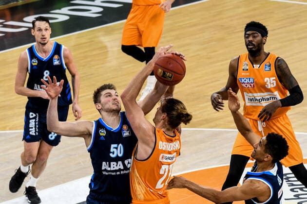 GER, BBL, ratiopharm ulm vs ALBA Berlin 07 03 2021, ratiopharm arena, Neu Ulm, GER, BBL, ratiopharm ulm vs ALBA Berlin, in picture Ben Lammers Berlin, 50 prevents Dylan Osetkowski Ulm, 21 from throwing, Marcus Eriksson Berlin, 8 , Aric Holman Ulm, 35 , Maodo Lo Berlin, 0 nordphotoxGmbHx xHafner nph00200