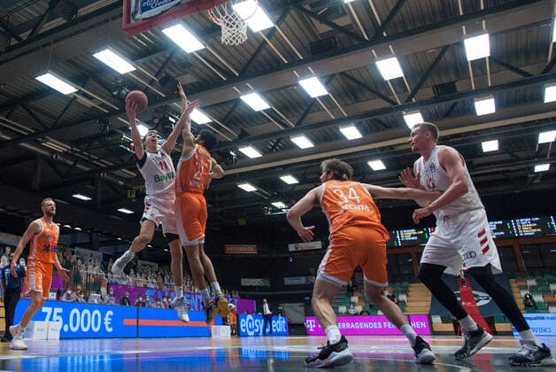 GER, Basketball, RASTA Vechta vs FC Bayern München 07 03 2021, RASTA Dome, Vechta, GER, easy Credit BBL, RASTA Vechta vs FC Bayern München, in the picture Vladimir LUCIC FC Bayern München 11 Jordan BARNETT Rasta Vechta 21 Björn Bjoern ROHWER Rasta Vechta 22 Jesse HUNT Rasta Vechta 34 Leon RADOSEVIC FC Bayern München 43 nordphotoxRojahn nph00310