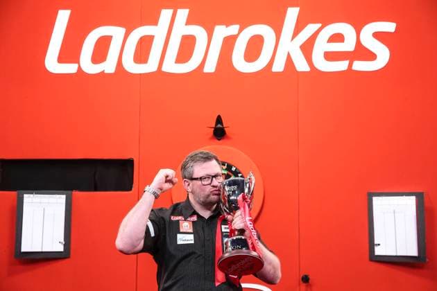 Bilder des Jahres 2021, Sport 03 März Sport Themen der Woche KW09 Sport Bilder des Tages UK Open Darts 2021, 07 03 2021. James Wade, 2021 UK Open winner during the Ladbrokes UK Open Darts 2021 at stadium:mk, Milton Keynes, England. UK on 7 March 2021. Milton Keynes stadium:mk Buckinghamshire England Editorial use only , Copyright: xShanexHealeyx PSI-12079-0048