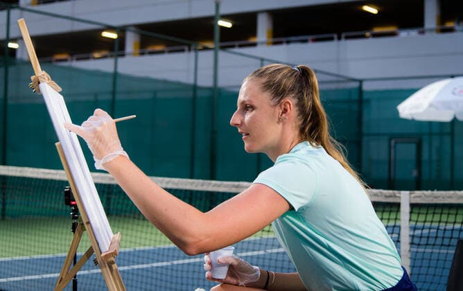 March 9, 2021, DUBAI, UNITED ARAB EMIRATES: Karolina Pliskova & Kristyna Pliskova of the Czech Republic paint the Dubai Duty Free Tennis Championships trophy at the 2021 Dubai Duty Free Tennis Championships WTA, Tennis Damen 1000 tournament DUBAI UNITED ARAB EMIRATES - ZUMAa181 20210309_zaa_a181_101 Copyright: xRobxPrangex