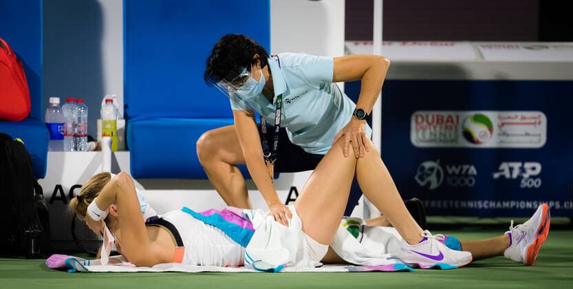 Sport Bilder des Tages March 9, 2021, DUBAI, UNITED ARAB EMIRATES: Petra Kvitova of the Czech Republic takes a medical time out during her second round match at the 2021 Dubai Duty Free Tennis Championships WTA, Tennis Damen 1000 tournament DUBAI UNITED ARAB EMIRATES - ZUMAa181 20210309_zaa_a181_121 Copyright: xRobxPrangex