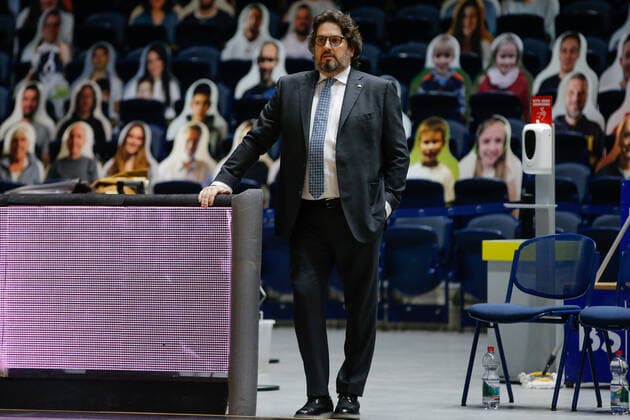 09 03 2021, xgox, basketball, easyCredit BBL, Basketball Loewen Braunschweig FC Bayern Muenchen emspor, v l Andrea Trinchieri Bayern coach Braunschweig