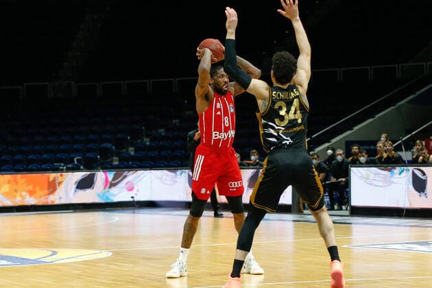 09 03 2021, xgox, basketball, easyCredit BBL, Basketball Loewen Braunschweig FC Bayern Muenchen emspor, v l Jalen Reynolds Bayern, 8 Braunschweig