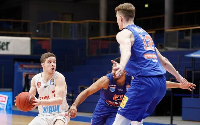09 03 2021, Basketball, BBL 2020 2021, 18 Matchday, Syntainics MBC s Oliver Wuerzburg, GER, Weissenfels, Stadthalle Weissenfels, picture from left Nils Hassfurther s Oliver Wuerzburg , Quinton Hooker MBC and Philipp Hartwich MBC Copyright: HMBxMedia xHeikoxBecker