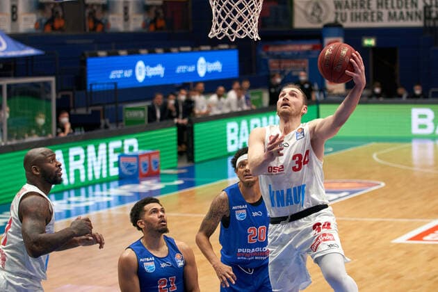 Syntainics MBC s Oliver Wuerzburg, Basketball, Bundesliga, Men, 18 Matchday, 09 03 2021, v l Quinton Hooker MBC, 21 , Deron Washington MBC, 20 , Felix Hoffmann Wuerzburg, 34 Syntainics MBC s Oliver Wuerzburg, Basketball, Bundesliga, Men, 18 Matchday, 09 03 2021, Weissenfels Copyright: xSchulz Eibner-Pressefotox ep_esz