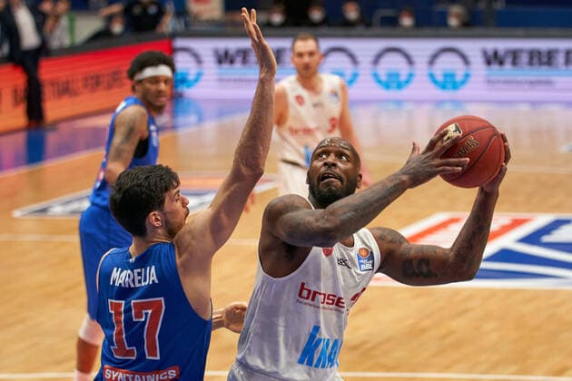 Syntainics MBC s Oliver Wuerzburg, Basketball, Bundesliga, Men, 18 Matchday, 09 03 2021, v l Aleksandar Marelja MBC, 17 , Murphy Holloway Wuerzburg, 31 Syntainics MBC s Oliver Wuerzburg, Basketball, Bundesliga, Men, 18 Matchday, 09 03 2021, Weissenfels Copyright: xSchulz Eibner-Pressefotox ep_esz