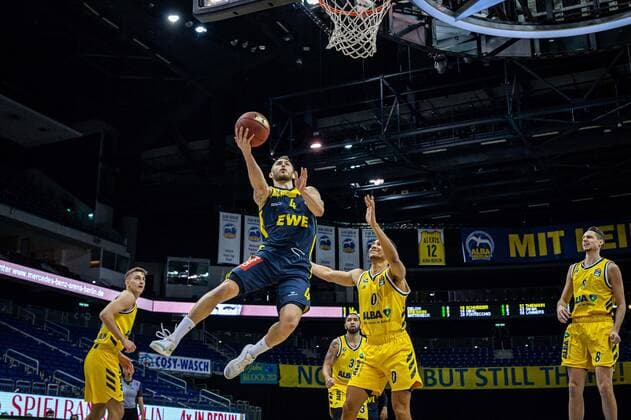 Basketball Berlin 09 03 2021 Season 2020 2021 1 Bundesliga easyCredit BBL Alba Berlin EWE Baskets Oldenburg Keith Hornsby Oldenburg, No 04 Maodo Lo Alba Berlin, No 00