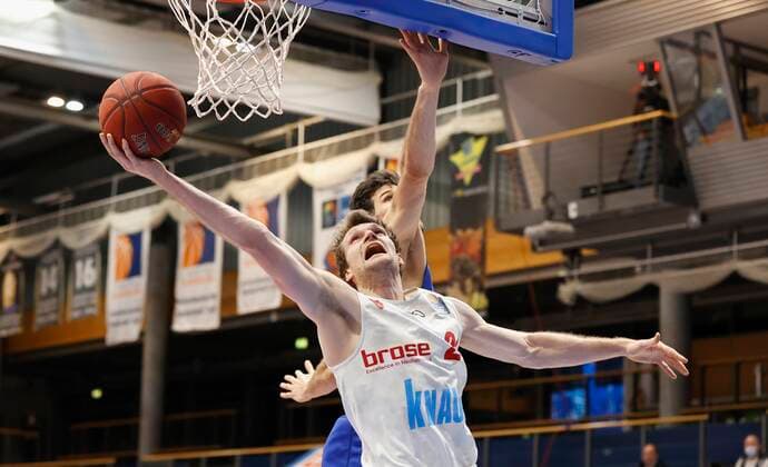 09 03 2021, Basketball, BBL 2020 2021, 18 matchday, Syntainics MBC s Oliver Wuerzburg, GER, Weissenfels, Stadthalle Weissenfels, picture from left Florian Koch s Oliver Wuerzburg and Aleksandar Marelja MBC Copyright: HMBxMedia xHeikoxBecker
