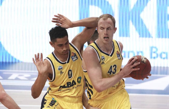 Maodo Lo, Luke Sikma action upper body upper body sports basketball BBL Bundesliga men season 2020 2021 09 03 2021 ALBA Berlin vs EWE Baskets Oldenburg