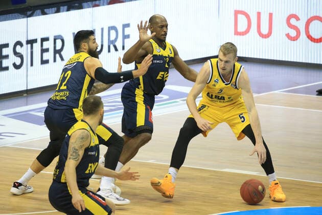 DEU, GER, 1 BBL, ALBA vs OLdenburg, 09 03 2021, Mercedes Benz Arena, Berlin, DEU, GER, 1 BBL, ALBA vs OLdenburg, in picture Niels Giffey ALBA Berlin 5 , Martin Breunig Baskets Oldenburg 12 , Rickey Paulding Baskets Oldenburg 23 nordphotoxGmbHx xEngler nph00076