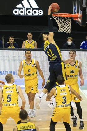 DEU, GER, 1 BBL, ALBA vs OLdenburg, 09 03 2021, Mercedes Benz Arena, Berlin, DEU, GER, 1 BBL, ALBA vs OLdenburg, in picture Malte Delow ALBA Berlin 6 , Maodo Lo ALBA Berlin 0 , Ben Lammers ALBA Berlin 50 , Peyton Siva ALBA Berlin 3 , Niels Giffey ALBA Berlin 5 , Martin Breunig Baskets Oldenburg 12 nordphotoxGmbHx xEngler nph00076