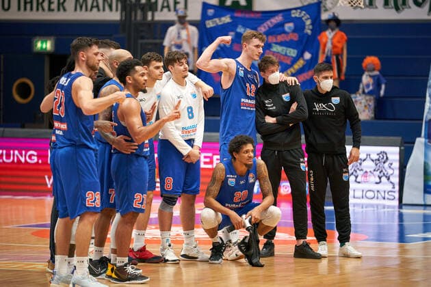 Syntainics MBC s Oliver Wuerzburg, Basketball, Bundesliga, Maenner, 18 Spieltag, 09 03 2021, the MBC players after their 85 73 home win Syntainics MBC s Oliver Wuerzburg, Basketball, Bundesliga, Maenner, 18 Spieltag, 09 03 2021, Weissenfels Copyright: xSchulz Eibner-Pressefotox ep_esz