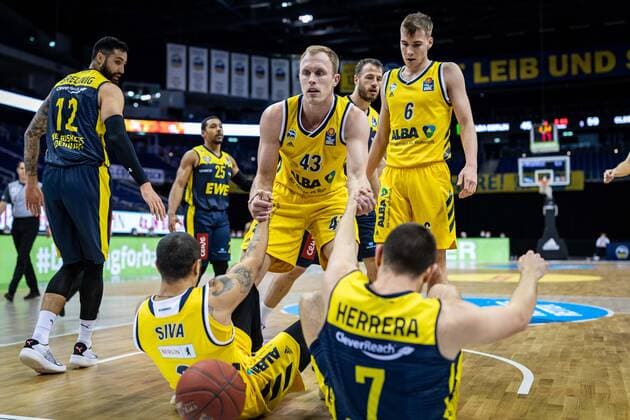 Basketball Berlin 09 03 2021 Season 2020 2021 1 Bundesliga easyCredit BBL Alba Berlin EWE Baskets Oldenburg Luke Sikma Alba Berlin, No 43 Peyton Siva Alba Berlin, No 03 Sebastian Herrera Oldenburg, No 07