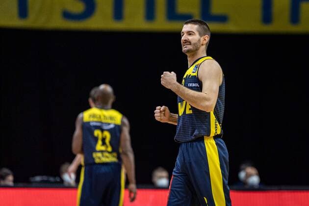 Basketball Berlin 09 03 2021 Season 2020 2021 1 Bundesliga easyCredit BBL Alba Berlin EWE Baskets Oldenburg Braydon Hobbs Oldenburg, No 03 cheer