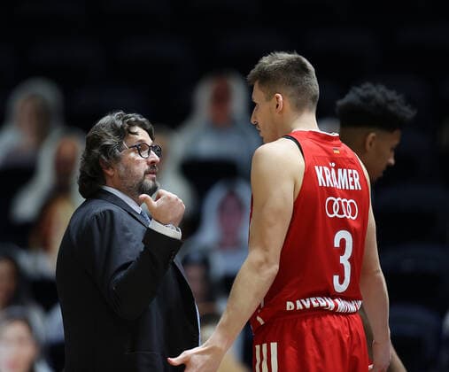 Headcoach Andrea Trinchieri FC Bayern Muenchen , David Kraemer FC Bayern Muenchen