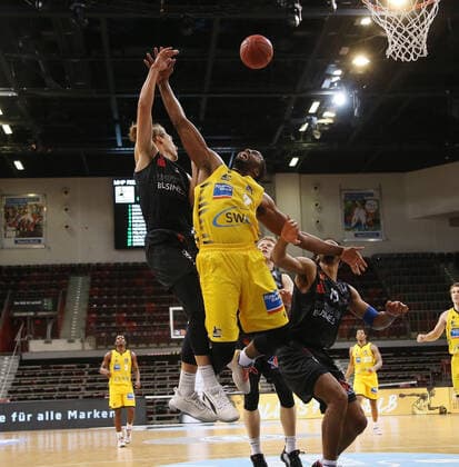 V li Malte Ziegenhagen Chemnitz , Jamel McLean Riesen MHP Riesen Ludwigsburg vs Niners Chemnitz Basketball Bundesliga 2020 2021 Ludwigsburg , GER, 09 03 2021,