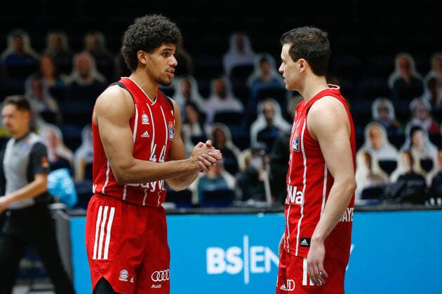 09 03 2021, xgox, basketball, easyCredit BBL, Basketball Loewen Braunschweig FC Bayern Muenchen emspor, v l Sasha Grant Bayern, 44 , Zan Mark Sisko Bayern, 31 Braunschweig.