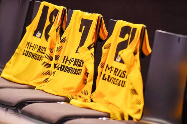 BBL mhp Riesen Ludwigsburg vs Niners Chemnitz 09 03 21 Basketball, BBL, 2020 21 season, mhp Riesen Ludwigsburg in yellow vs Niners Chemnitz in black , feature, jerseys, change bench, 18 Jonas Wohlfahrt Bottermann, 7 Jamel McLean, 21 Tremmell Darden, Copyright: xBEAUTIFULxSPORTS TomxBlochx