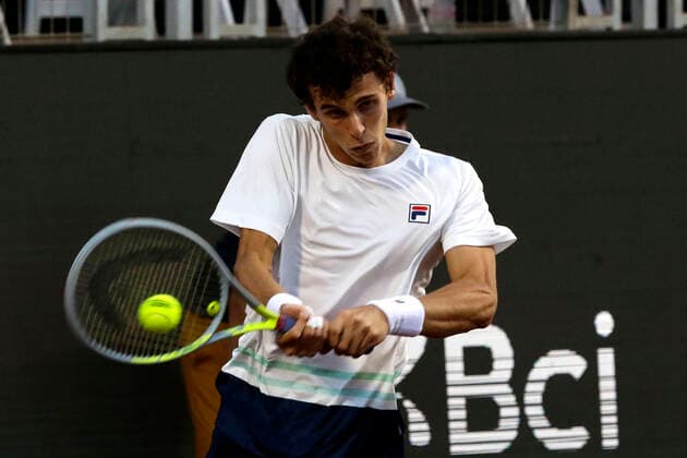 Santiago 9 Marzo 2021 El tenista Chileno Gonzalo Lama se enfrenta al tenista de Argentina, Juan Manuel Cerundolo, durante el ATP, Tennis Herren de Santiago realizado en San Carlos de Apoquindo. Javier Salvo Photosport ATP de Santiago Tarde 9 3 2021