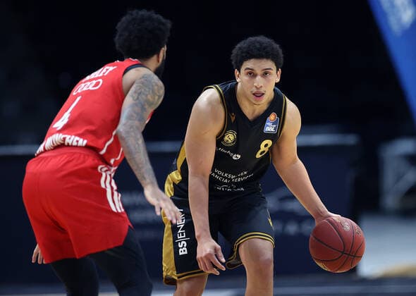 D J Seeley FC Bayern Muenchen , James Robinson Basketball Loewen Braunschweig
