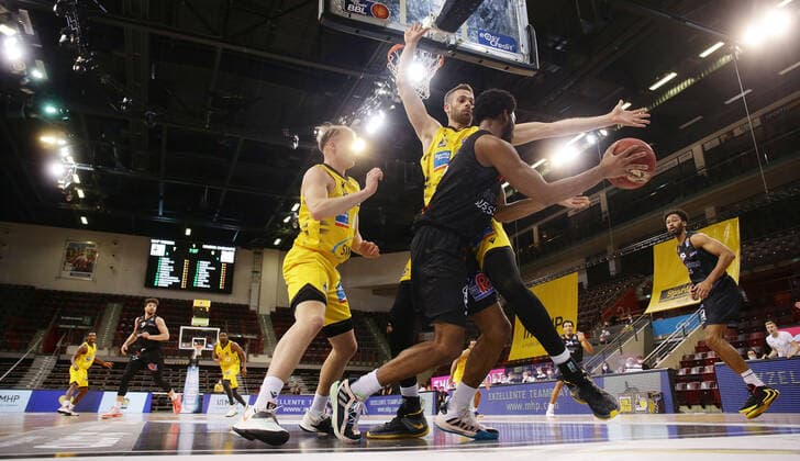 Ludwigsburg , Basketball easyCredit BBL Bundesliga , MHP RIESEN Ludwigsburg vs NINERS Chemnitz , from left Lukas Herzog Riesen Jonas Wohlfarth Bottermann Riesen Terrell Harris NINERS