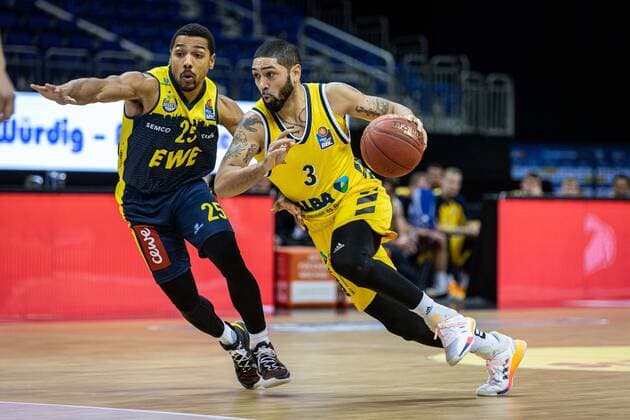 Basketball Berlin 09 03 2021 Season 2020 2021 1 Bundesliga easyCredit BBL Alba Berlin EWE Baskets Oldenburg Peyton Siva Alba Berlin, No 03 Phil Pressey Oldenburg, No 25