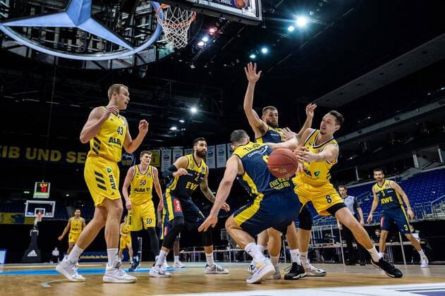 Basketball Berlin 09 03 2021 Season 2020 2021 1 Bundesliga easyCredit BBL Alba Berlin EWE Baskets Oldenburg Marcus Eriksson Alba Berlin, No 08 Karsten Tadda Oldenburg, No 09 Luke Sikma Alba Berlin, No 43 li