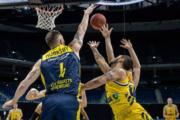 Basketball Berlin 09 03 2021 Season 2020 2021 1 Bundesliga easyCredit BBL Alba Berlin EWE Baskets Oldenburg Peyton Siva Alba Berlin, No 03 Keith Hornsby Oldenburg, No 04