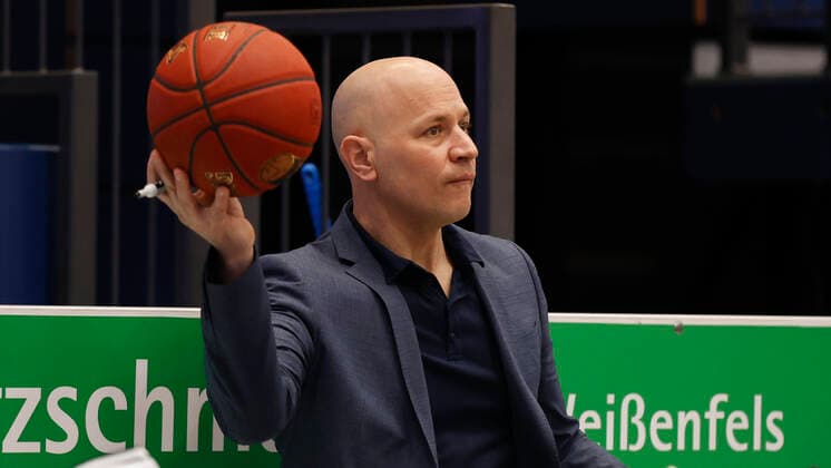 09 03 2021, Basketball, BBL 2020 2021, 18 match day, Syntainics MBC s Oliver Wuerzburg, GER, Weissenfels, Stadthalle Weissenfels, picture head coach Denis Wucherer s Oliver Wuerzburg Copyright: HMBxMedia xHeikoxBecker