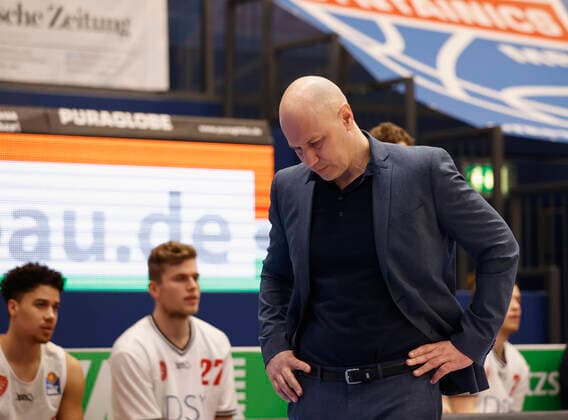 09 03 2021, Basketball, BBL 2020 2021, 18 match day, Syntainics MBC s Oliver Wuerzburg, GER, Weissenfels, Stadthalle Weissenfels, picture head coach Denis Wucherer s Oliver Wuerzburg Copyright: HMBxMedia xHeikoxBecker