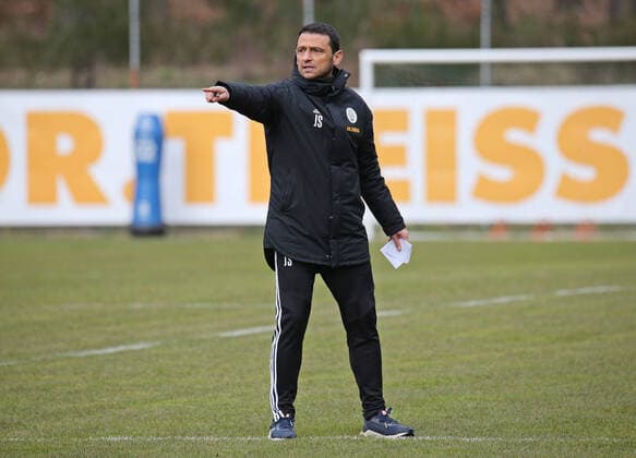 10 03 2021, xklex, Fussball Regionalliga Südwest, FC Homburg Training Neutrainer Timo Wenzel emspor, v l Co Trainer Joti Stamatopoulos FC Homburg DFL DFB REGULATIONS PROHIBIT ANY USE OF PHOTOGRAPHS as IMAGE SEQUENCES and or QUASI VIDEO Homburg