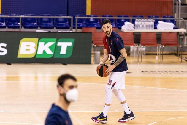 Mandatory Credit: Photo by Javier Borrego Shutterstock (11787940a) Luca Vildoza of TD Systems Baskonia warms up during the Turkish Airlines EuroLeague match between FC Barcelona, Barca and TD Systems Baskonia at Palau Blaugrana on March 05, 2021 in Barcelona, Spain. Basket: EuroLeague - FC Barcelona v Baskonia, Spain - 05 Mar 2021 Basket: EuroLeague - FC Barcelona v Baskonia, Spain - 05 Mar 2021  Copyright: xJavierxBorrego Shutterstockx 11787940a