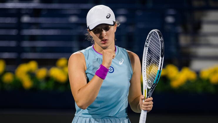 March 10, 2021, DUBAI, UNITED ARAB EMIRATES: Iga Swiatek of Poland in action during her third round match at the 2021 Dubai Duty Free Tennis Championships WTA, Tennis Damen 1000 tournament against Garbine Muguruza of Spain DUBAI UNITED ARAB EMIRATES - ZUMAa181 20210310_zaa_a181_125 Copyright: xRobxPrangex