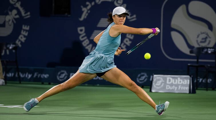 March 10, 2021, DUBAI, UNITED ARAB EMIRATES: Iga Swiatek of Poland in action during her third round match at the 2021 Dubai Duty Free Tennis Championships WTA, Tennis Damen 1000 tournament against Garbine Muguruza of Spain DUBAI UNITED ARAB EMIRATES - ZUMAa181 20210310_zaa_a181_128 Copyright: xRobxPrangex