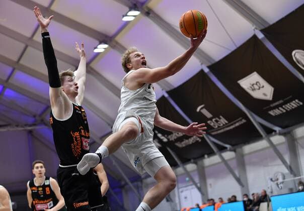 10 03 2021 Basketball Season 2020 2021 2 Bundesliga Pro A 14 Spieltag Nürnberg Falcons Basketball Club NBC wiha panthers Schwenningen Jonas Niedermanner 9, Wiha Panthers Schwenningen Manuel Feuerpfeil 5, Nürnberg Falcons BC NBC