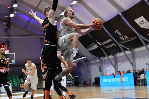 10 03 2021 Basketball Season 2020 2021 2 Bundesliga Pro A 14 Spieltag Nürnberg Falcons Basketball Club NBC wiha panthers Schwenningen Jonas Niedermanner 9, Wiha Panthers Schwenningen Manuel Feuerpfeil 5, Nürnberg Falcons BC NBC