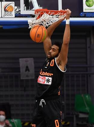 10 03 2021 Basketball Season 2020 2021 2 Bundesliga Pro A 14 Spieltag Nürnberg Falcons Basketball Club NBC wiha panthers Schwenningen Courtney Stockard 0, Wiha Panthers Schwenningen Dunking Dunk