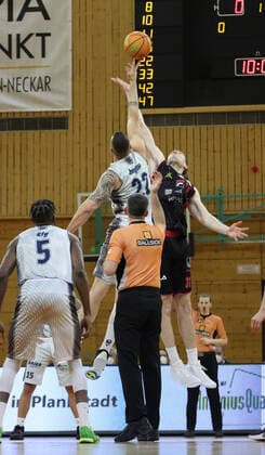 Phillipp Heyden No 22, MLP Academics Heidelberg during jump ball against Robert Oehle No 31, Artland Dragons during game in Pro A, MLP Academics Heidelberg Artland Dragons Heidelberg 10 03 21 Basketball , 10 03 2021, Heidelberg Germany xpxlax