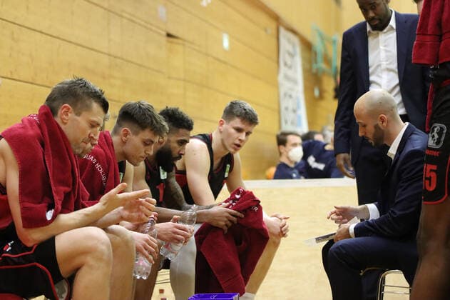 Tuna Isler Coach, Artland Dragons addressing the crowd at the Pro A game, MLP Academics Heidelberg Artland Dragons Heidelberg 10 03 21 Basketball , 10 03 2021, Heidelberg Germany xpxlax