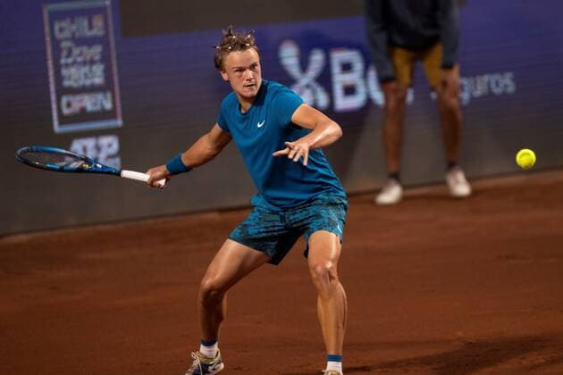 Danish player Holger Vitus Nødskov Rune returns a ball to French Benoît Paire, during an ATP, Tennis Herren 250 Chile Open match in Santiago de Chile, Chile, 10 March 2021. Benoît Paire - Holger Vitus Nødskov Rune !ACHTUNG: NUR REDAKTIONELLE NUTZUNG!  Copyright: xAlbertoxValdesx AME1115 20210311-637510211450321899