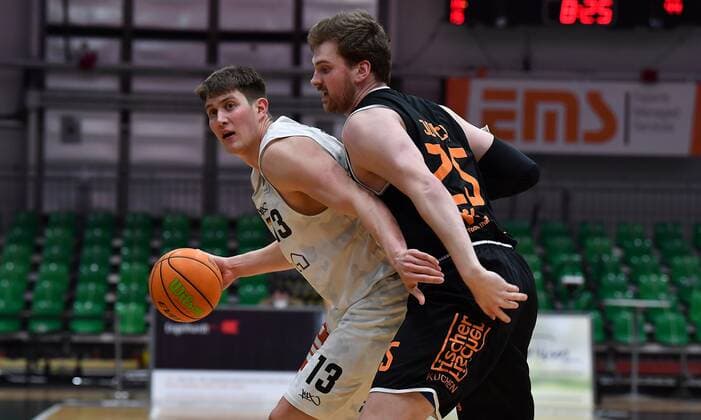 10 03 2021 Basketball Season 2020 2021 2 Bundesliga Pro A 14 Spieltag Nürnberg Falcons Basketball Club NBC wiha panthers Schwenningen Jonathan Maier 13, Nürnberg Falcons BC NBC Robin Jorch 25, Wiha Panthers Schwenningen, right.