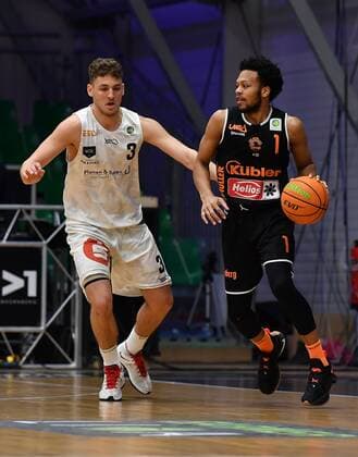 10 03 2021 Basketball Season 2020 2021 2 Bundesliga Pro A 14 Spieltag Nürnberg Falcons Basketball Club NBC wiha panthers Schwenningen Marcell Pongo 3, Nürnberg Falcons BC NBC Nate Britt 1, Wiha Panthers Schwenningen, right.