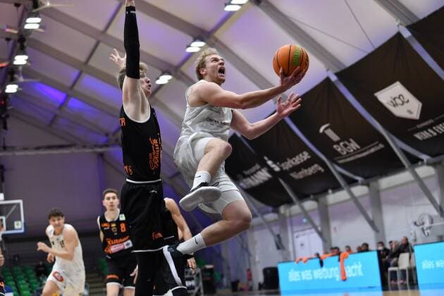 10 03 2021 Basketball Season 2020 2021 2 Bundesliga Pro A 14 Spieltag Nürnberg Falcons Basketball Club NBC wiha panthers Schwenningen Jonas Niedermanner 9, Wiha Panthers Schwenningen Manuel Feuerpfeil 5, Nürnberg Falcons BC NBC