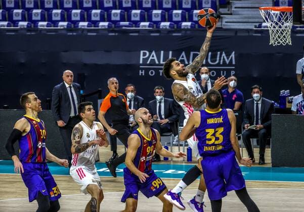 Madrid s Jeffery Taylor (2-R) in action against Barca s Nikola Mirotic (R) during the Euroleague game between Real Madrid and Barca at WiZink Center in Madrid, Spain, 11 March 2021. Real Madrid - Barca !ACHTUNG: NUR REDAKTIONELLE NUTZUNG!  Copyright: xJuanJoxMartínx GRAF3576 20210311-637510944857533949